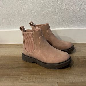 Girls Cat And Jack Pink Chelsea boots